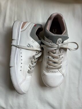 On Running “The Roger” Women's Sneakers